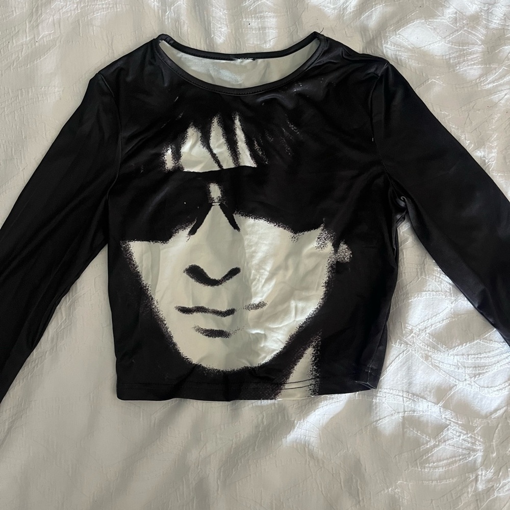 size small black and white male faced longsleeve